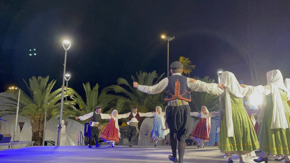 hotel in Naxos near Saint George beach with garden